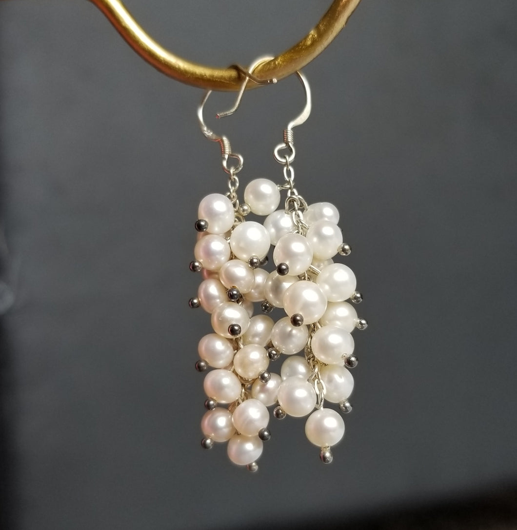 HAPPY000039 PE - W   4-5mm Multiple Pearl Earring